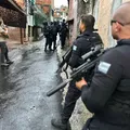 Polícia invade e desmonta depósito de drogas ligado a facção em Tancredo Neves imagem