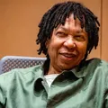 Djavan anuncia grande turnê com show em Salvador; veja preços imagem