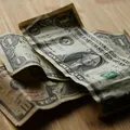 Dólar chega a R$ 5,06 e atinge seu menor patamar em dois anos imagem