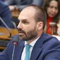 Eduardo Bolsonaro minimiza perda de mandato: “Medalha de honra" imagem