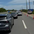 Engarrafamento tira paciência de motoristas na Linha Verde imagem