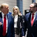 Ex-assessor de Trump xinga Lula após crítica à ação na Venezuela imagem