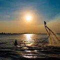 Flyboard: o esporte que faz você voar 15 metros em Salvador imagem