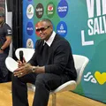 Leo Santana defende pagodão como MPB: "Eu sou um som de rua" imagem