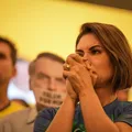“Graças a Deus”: Michelle comemora fim de cirurgia de Bolsonaro imagem
