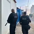 Mulher que negociava armas para facções é presa em operação na Bahia imagem