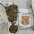 Mulheres tentam entrar em presídio com droga escondida na sandália imagem