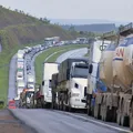 Paralisação? Caminhoneiros se posicionam sobre greve nacional imagem