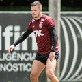 Renato Kayzer ignora férias e volta a treinar com o Vitória para temporada 2026 imagem