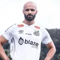 Ex-Bahia, Thaciano pede para não jogar pelo Santos na Vila Belmiro; entenda imagem
