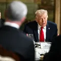 Trump ameaça intervir no Irã após mortes em protestos imagem
