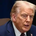 Trump não se desculpa por vídeo racista e justica: "Não vi até o fim" imagem
