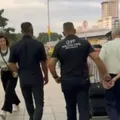 Avó é presa por ‘vender’ netas menores para piloto de avião abusador imagem