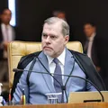 Banco Master: Lula se irrita e defende saída de Toffoli do STF imagem