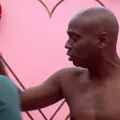 BBB 26: web pede expulsão de Edilson Capetinha após briga com Boneco imagem
