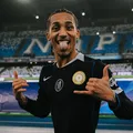 Carnaval na Europa: brasileiros dão 'baile de futebol' na rodada europeia imagem