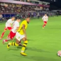 Ex-Bahia protagoniza lance bizarro e decide derrota no Paulistão imagem