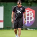 Técnico que comandou Vitória em vexame vai assumir time da Arábia Saudita imagem