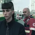 Fugindo do Carnaval? 4 séries viciantes da Netflix para ver em casa imagem