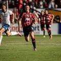 Kayzer aponta oscilação em derrota no Ba-Vi: "Caímos no segundo tempo" imagem