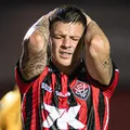 No DM: Renato Kayzer sofre lesão e vira desfalque no Vitória imagem
