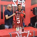 Novo camisa 5 do Vitória, Riccieli é apresentado: "Clube gigante" imagem