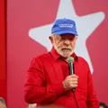 PT leva bloco de carnaval às ruas de olho na reeleição de Lula imagem