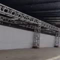 Retirada de feirantes para abrigar camarote gera tensão em Correntina imagem