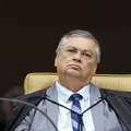 Sem prêmio: Flávio Dino acaba com aposentadoria compulsória dos juízes imagem