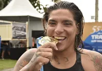 Ana Marcela nada 24km e é heptacampeã da Travessia Mar Grande-Salvador