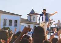 Banda Jammil faz show gratuito para celebrar primeiro pôr do sol do verão