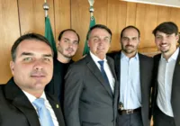 Bolsonaro define filho como seu candidato à Presidência da República imagem