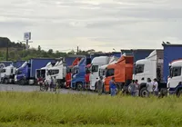 Caminhoneiros desistem de greve e elogiam Lula após MP sobre frete imagem