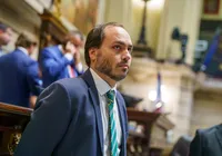 Carlos Bolsonaro aponta culpado por pai estar "abatido" na cadeia