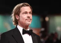 “Certeza que falei com ele", diz mulher enganada por falso Brad Pitt imagem
