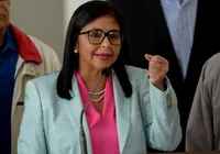 Delcy assume Presidência enquanto Trump fala em governar a Venezuela