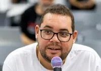 Diácono baiano leva literatura regional a Paris