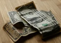 Dólar chega a R$ 5,06 e atinge seu menor patamar em dois anos imagem