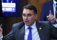 Flávio Bolsonaro lidera gastos de R$ 2,8 mi do Senado com Correios