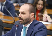 Eduardo Bolsonaro minimiza perda de mandato: “Medalha de honra" imagem