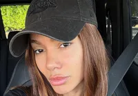 Anitta lança EP e explica falta de ensaio de verão em Salvador imagem