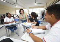 Escolas vão utilizar inteligência artificial para corrigir redações imagem