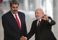 Esquerda condena ataque dos EUA, mas direita celebra “fim” de Maduro imagem