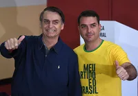Flávio Bolsonaro cita Deus ao reagir a missão política para "salvar nação" imagem