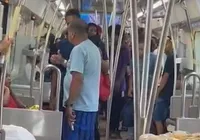 Homem saca arma de fogo durante briga no metrô de Salvador; veja