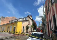 Incêndio atinge hostel no Santo Antônio Além do Carmo