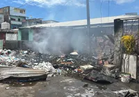 Incêndio de grandes proporções destrói comércio ao lado da UPA de São Marcos imagem