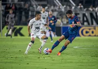 Irreconhecível, Vitória é goleado pelo Bragantino e retorna ao Z-4