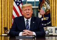 Trump confirma diálogo com Irã, mas mantém frota naval de prontidão