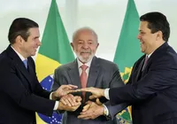 Motta e Alcolumbre deixam Lula na mão e ignoram atos do 8 de janeiro imagem